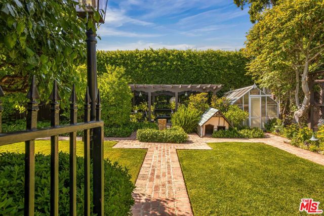 570 S Mapleton Drive, Los Angeles CA: https://media.crmls.org/mediaz/1fa2d6c3-cc87-4be6-bfd9-4702f3b3d438.jpg