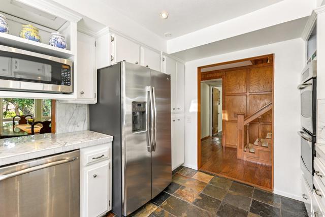 2807 Carlton Way, Fallbrook CA: https://media.crmls.org/mediaz/1fa3069d-8b82-4086-bd05-dd1fb2e8bd6f.jpg