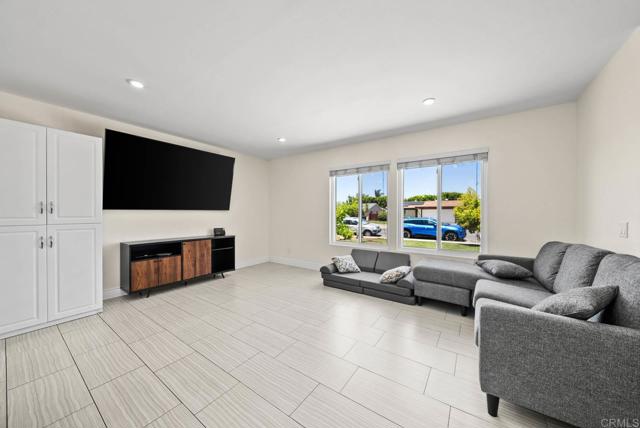 7971 Jade Coast Road, San Diego CA: https://media.crmls.org/mediaz/1fa3127b-22a9-4de0-8014-a96c74eff1fb.jpg