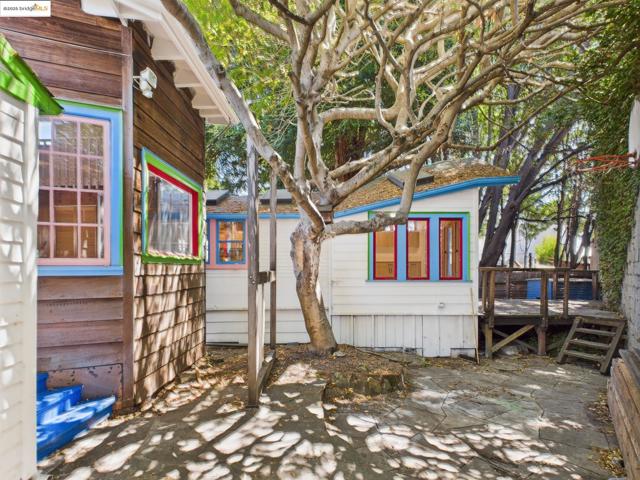 1545 Mariposa St, Richmond CA: https://media.crmls.org/mediaz/1fa35ce5-1205-410f-8187-b6070ed180ba.jpg