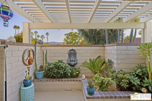 35657 Calle Montigo, Cathedral City CA: https://media.crmls.org/mediaz/1fa3b62e-cc31-4167-8928-1428f596f7ce.jpg
