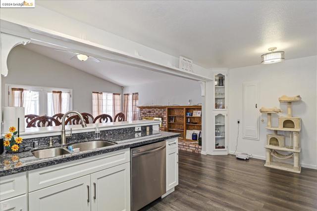 Image 13 of 40 For 79 Panoramic Avenue