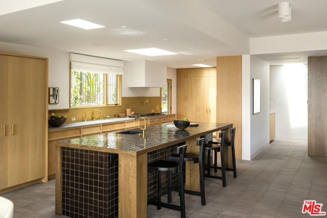 1849 Rising Glen Road, Los Angeles CA: https://media.crmls.org/mediaz/1fa4c116-b79f-4d53-a15e-3d7b741aa586.jpg
