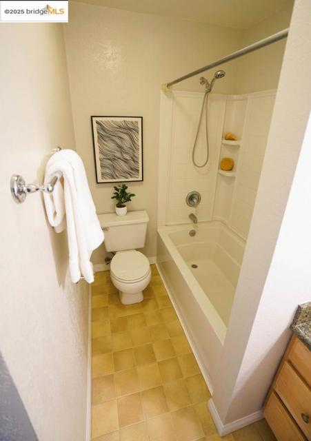 26811 Hayward Blvd, Hayward CA: https://media.crmls.org/mediaz/1fa4ca69-9f38-4395-b829-d10bba9f2a15.jpg