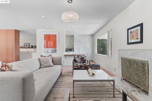 40 Westminster Dr, Oakland CA: https://media.crmls.org/mediaz/1fa50b91-76fb-4d59-84b4-e2e79c422492.jpg