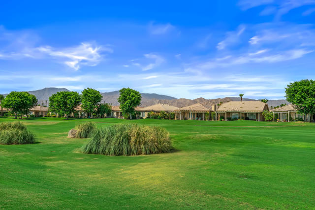 43347 N Heritage Palms Drive, Indio CA: https://media.crmls.org/mediaz/1fa52ec0-89d8-4fa7-9486-821fee6017c2.jpg