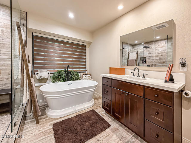 1832 Calle Salto, Thousand Oaks CA: https://media.crmls.org/mediaz/1fa552a7-9600-4038-9ac5-498ebeea628d.jpg