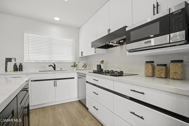 174 Wendy Drive, Thousand Oaks CA: https://media.crmls.org/mediaz/1fa564ee-df49-463f-bf79-f7d8f8d3f840.jpg