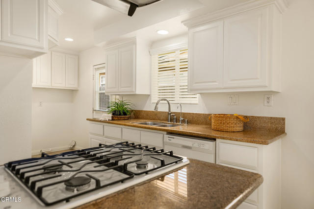 1853 Country Place, Ojai CA: https://media.crmls.org/mediaz/1fa5abed-fdf6-40e3-bb85-d9b7afd97702.jpg