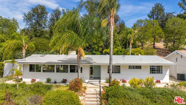22866 Cass Avenue photo 2