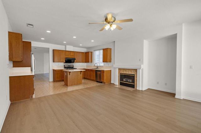 29165 Eden Shores Drive, Hayward CA: https://media.crmls.org/mediaz/1fa60a06-ca70-4419-acfd-7b53c40e9e18.jpg