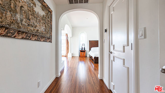 7449 Studio Road, Canoga Park CA: https://media.crmls.org/mediaz/1fa62c89-b4cf-4f74-85dc-7407d59af81c.jpg