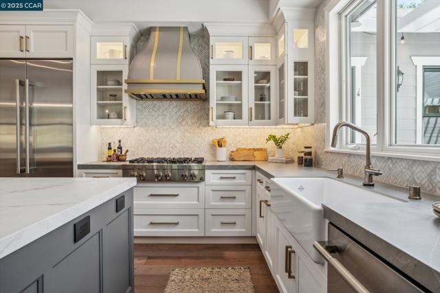 10 Candlelight Lane, Lafayette CA: https://media.crmls.org/mediaz/1fa64416-6ee5-4f86-8513-937a4a7a4482.jpg