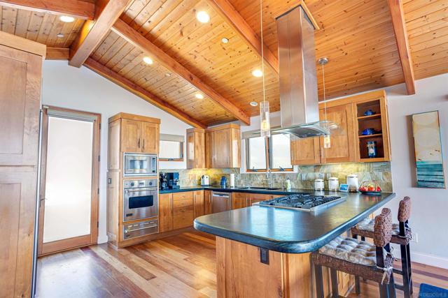 1464 Summit Ave, Cardiff by the Sea CA: https://media.crmls.org/mediaz/1fa74e3a-635c-4a4e-8879-7e4db103c594.jpg