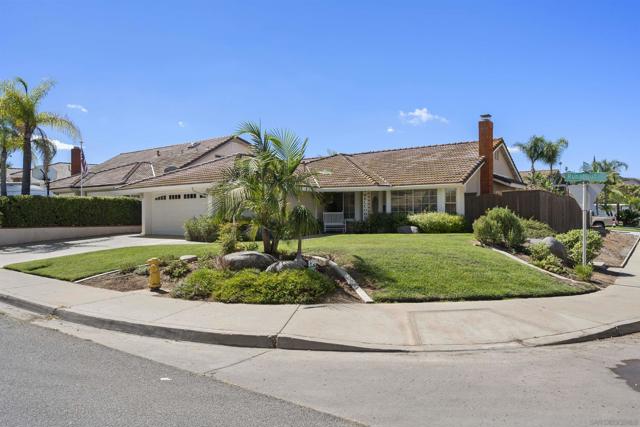 2208 Runabout Place, El Cajon CA: https://media.crmls.org/mediaz/1fa767d9-c0f2-4f4f-b975-193307ba712d.jpg