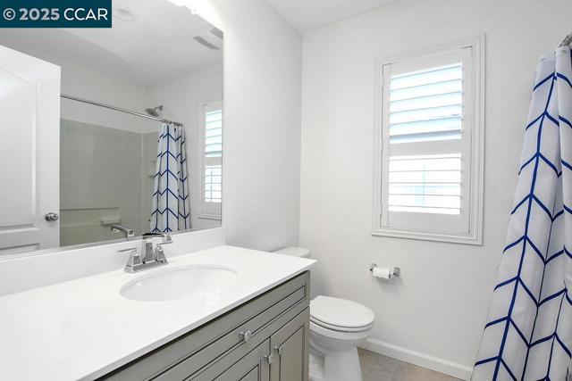 476 Colina Way, El Sobrante CA: https://media.crmls.org/mediaz/1fa7c76c-0d91-4186-ab2c-ff3ace28b689.jpg