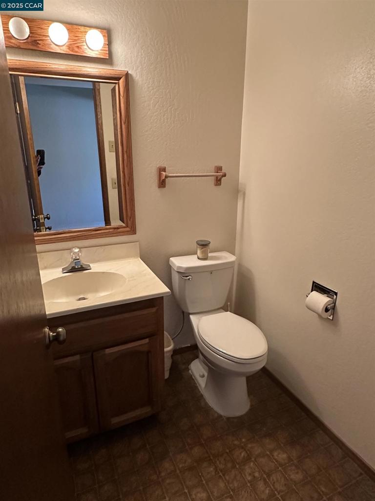 https://media.crmls.org/mediaz/1fa7dd6c-46d0-495e-a55f-dd38ef064046.jpg?preset=X-Large