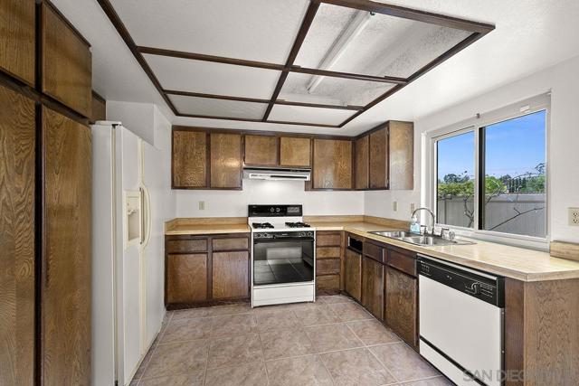 3102 S Granada Ave, Spring Valley CA: https://media.crmls.org/mediaz/1fa8149a-d4ad-421b-a468-fa75231c1fc9.jpg