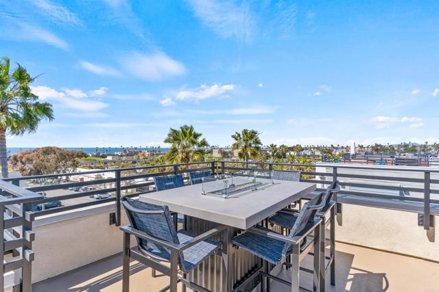 Detail Gallery Image 6 of 34 For 1573 Vista Del Mar Way #4,  Oceanside,  CA 92054 - 3 Beds | 3/1 Baths