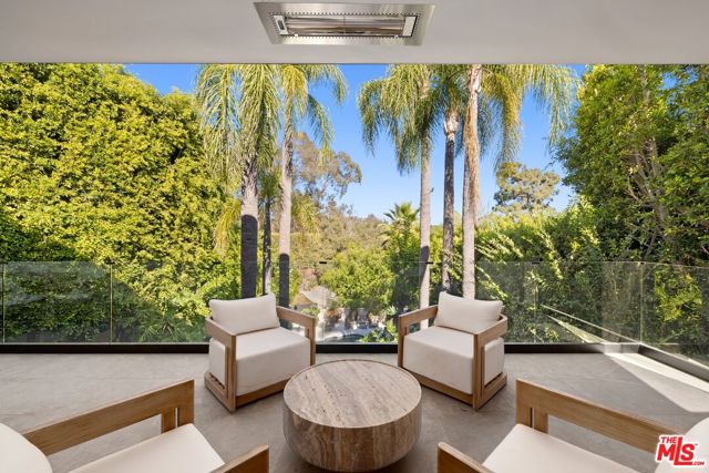 8 Oakmont Drive, Los Angeles CA: https://media.crmls.org/mediaz/1fa914bc-e27b-4e20-a4b0-026a0f52cb93.jpg