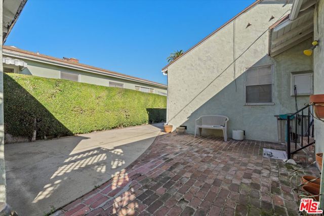 1757 Wellesley Avenue, Los Angeles CA: https://media.crmls.org/mediaz/1fa9c720-147c-44a5-b6a0-0631cf1881b7.jpg