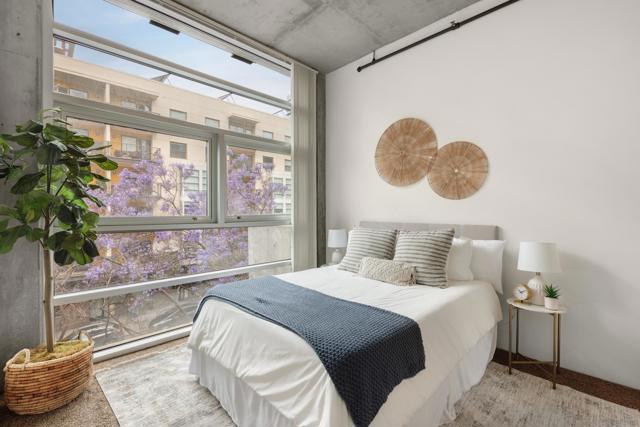 1025 Island Ave, San Diego CA: https://media.crmls.org/mediaz/1faae6b9-128b-4d99-b082-696ad9dcc0d4.jpg