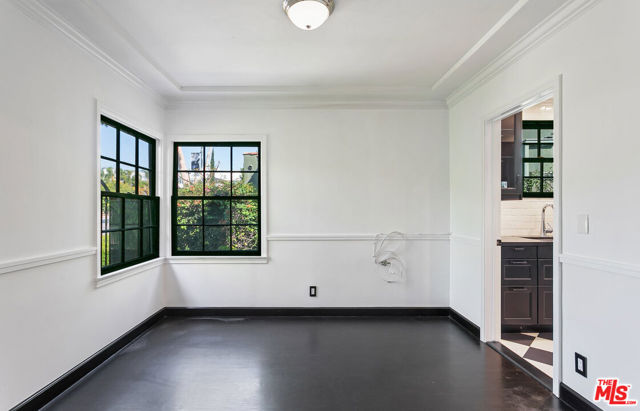 508 N San Vicente Boulevard, West Hollywood CA: https://media.crmls.org/mediaz/1fab211d-b4f6-4854-807e-5a5f2dd95e70.jpg