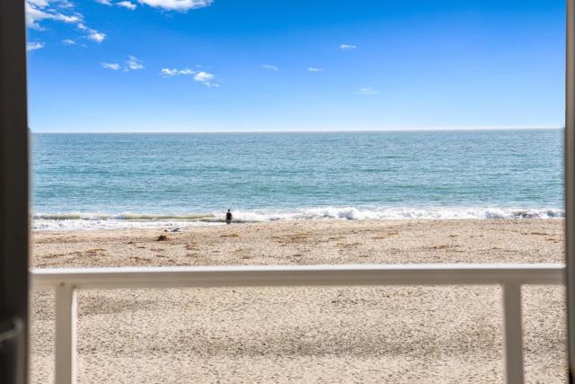 22130 E Cliff Drive, Santa Cruz CA: https://media.crmls.org/mediaz/1fab5936-5eb8-4a06-86fb-490209d90192.jpg