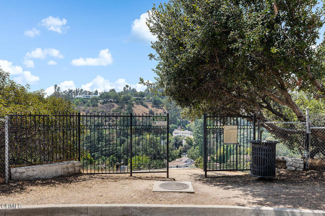 190 Arroyo Terrace, Pasadena CA: https://media.crmls.org/mediaz/1facc69b-6602-4e33-9db4-fa374bc3ebdf.jpg