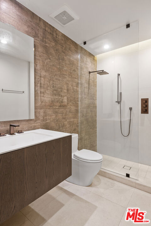 428 N La Jolla Avenue, Los Angeles CA: https://media.crmls.org/mediaz/1fad3501-707c-46e7-b48e-9d3198cbcf77.jpg