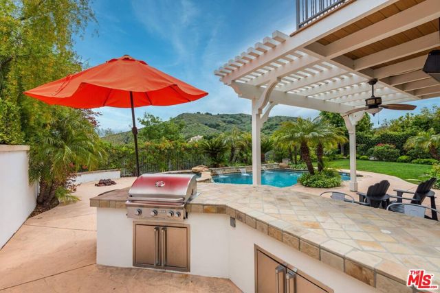 4110 Prado De Los Zorros, Calabasas CA: https://media.crmls.org/mediaz/1fadce22-2df8-46a9-83f2-226b236beb0f.jpg