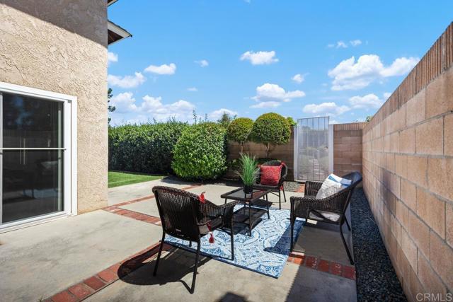 6 Cape Cod, Irvine CA: https://media.crmls.org/mediaz/1fade04c-b529-4571-82d5-47678ec5de1b.jpg