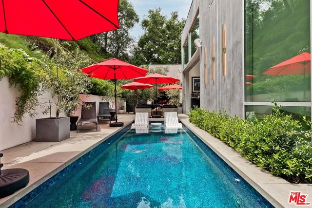 9792 Oak Pass Road, Beverly Hills CA: https://media.crmls.org/mediaz/1fade466-aea8-4a1b-b444-be781d18aa79.jpg