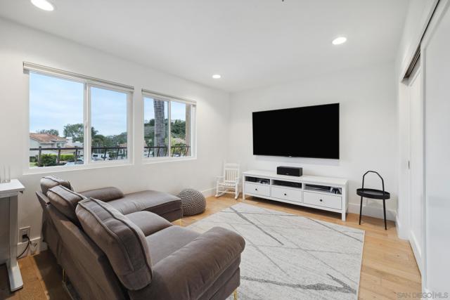 28145 Shady Meadow Ln, Yorba Linda CA: https://media.crmls.org/mediaz/1fadecee-1906-492e-9342-c9afda6411e1.jpg