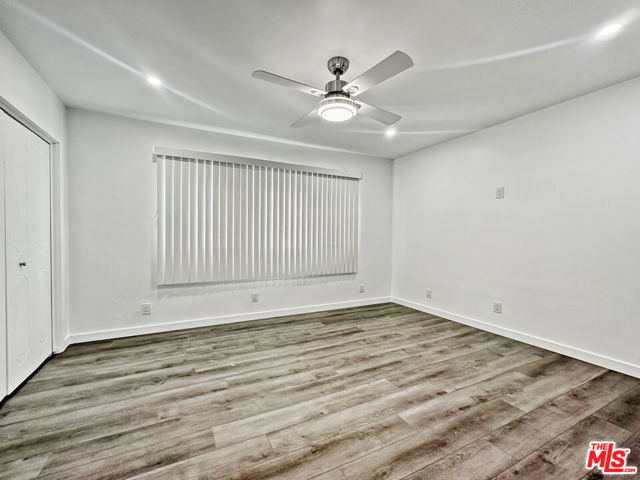 817 E Nutwood Street, Inglewood CA: https://media.crmls.org/mediaz/1fae41b9-bff6-4b1e-83f8-e63886e34877.jpg