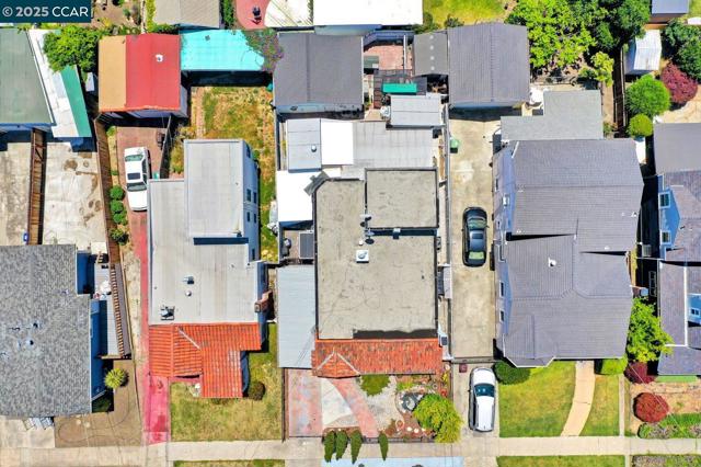 2014 109Th Ave, Oakland CA: https://media.crmls.org/mediaz/1fae4709-1d63-4ff1-9b4d-aa058a77b6bb.jpg