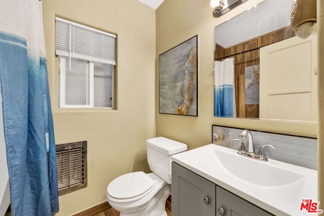 10133 Maple Street, Bellflower CA: https://media.crmls.org/mediaz/1fae931b-2f01-4366-b197-5cf5689224a4.jpg