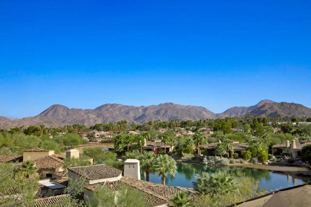 48499 Old Stone Trail, Palm Desert CA: https://media.crmls.org/mediaz/1faebc8b-aab3-47a0-a02f-f9b7914e0d08.jpg