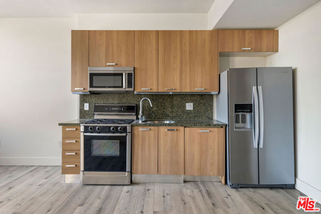 460 S Spring Street, Los Angeles CA: https://media.crmls.org/mediaz/1faedd60-edde-4319-be84-1d946b3898f2.jpg