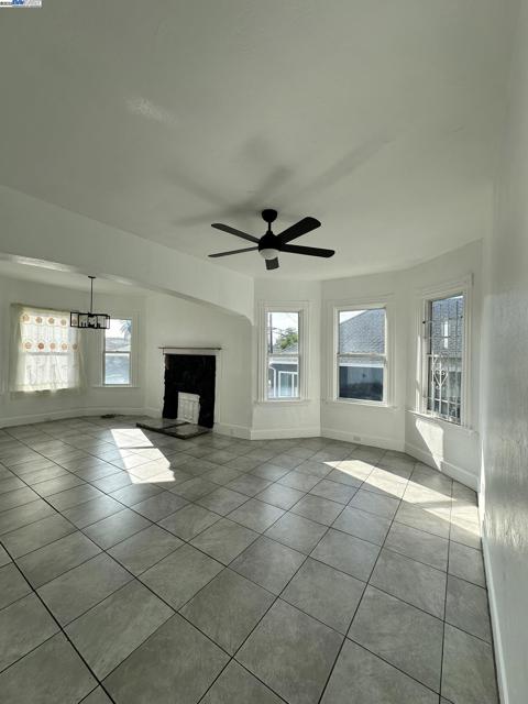 1725 96Th Ave, Oakland CA: https://media.crmls.org/mediaz/1faef2f0-48f0-481f-bf5b-d33c646f8fbc.jpg