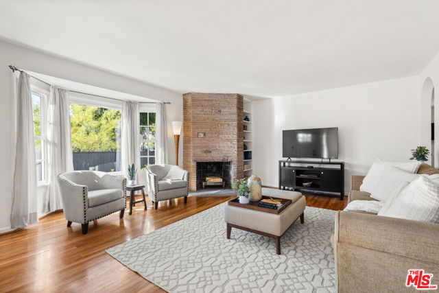 4101 Coolidge Avenue, Los Angeles CA: https://media.crmls.org/mediaz/1faf15e6-1a0b-476a-b66b-328add4ecce5.jpg