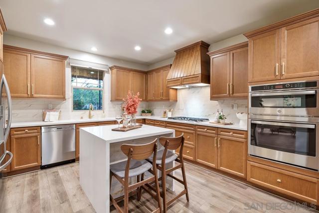15820 Paseo Del Sur, San Diego CA: https://media.crmls.org/mediaz/1faf5a32-27da-45cb-87a5-04b77f921c2b.jpg