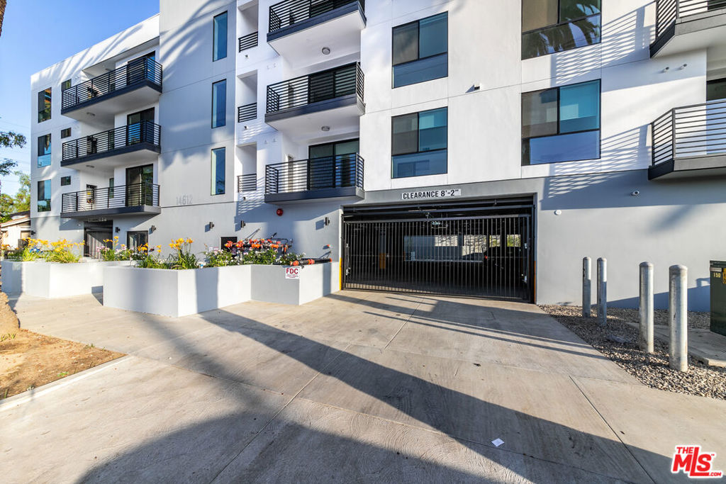 14612 Calvert Street #402