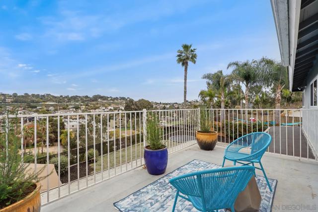 768 Sonrisa Street, Solana Beach CA: https://media.crmls.org/mediaz/1fb02b08-5af6-4867-8351-d6963d2477af.jpg