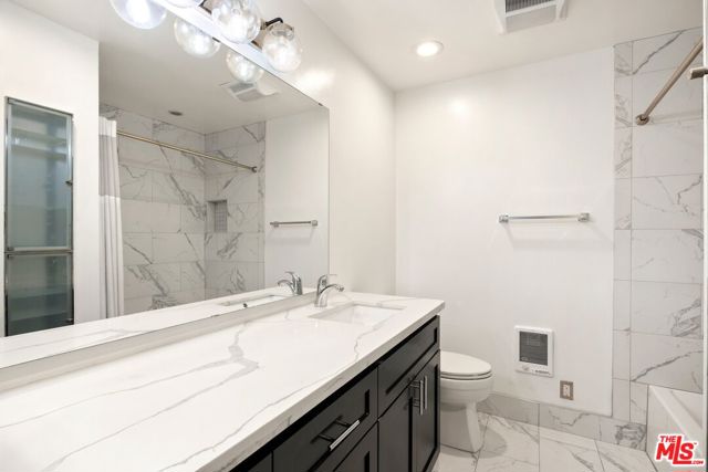 8535 W West Knoll Drive, West Hollywood CA: https://media.crmls.org/mediaz/1fb09055-efaa-42ca-ab0d-730389d507a4.jpg