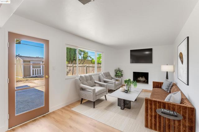 1908 New Jersey St, Fairfield CA: https://media.crmls.org/mediaz/1fb10bba-9d01-45b6-96cc-29d73d29c415.jpg