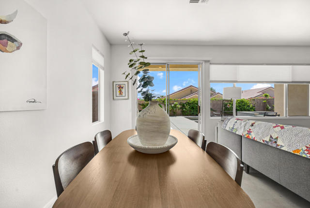 78189 Kensington Avenue, Palm Desert CA: https://media.crmls.org/mediaz/1fb16f53-c50a-4092-b0ba-3a715241791b.jpg