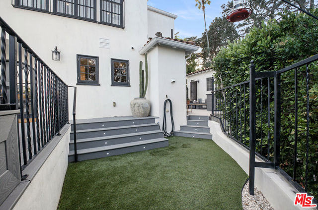 6801 Iris Circle, Los Angeles CA: https://media.crmls.org/mediaz/1fb1fbff-6e54-4fdc-bc2c-d2f64c237136.jpg