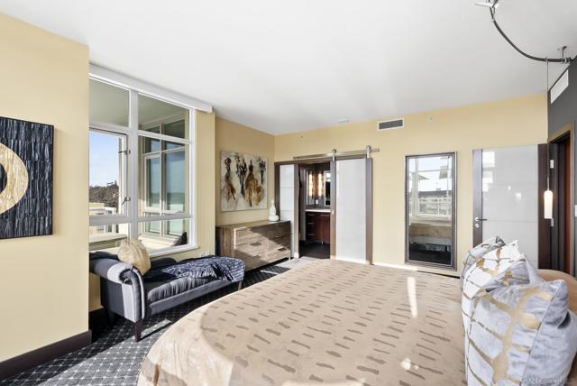 850 Beech St, San Diego CA: https://media.crmls.org/mediaz/1fb221be-d058-4250-80b3-fab13935aed4.jpg