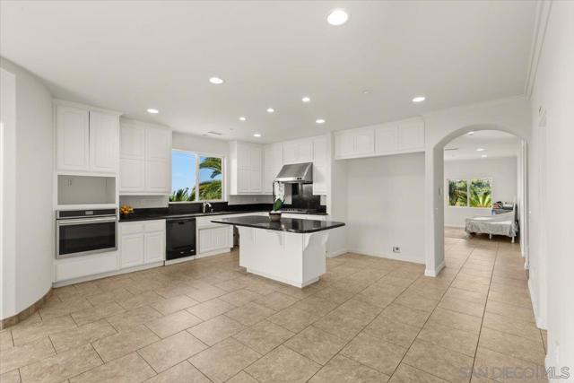 2342 CARIOCA PL, Vista CA: https://media.crmls.org/mediaz/1fb351f8-f0cc-4816-b037-68736df6a7f6.jpg